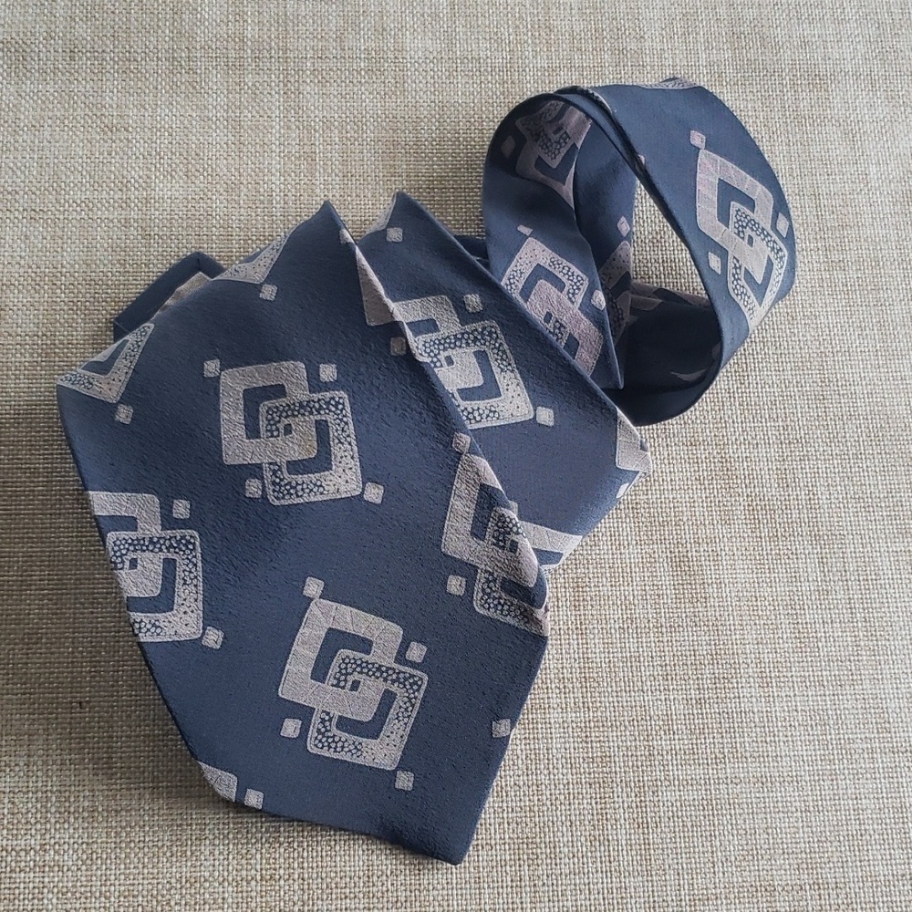 Giorgio Armani 100% silk vintage tie